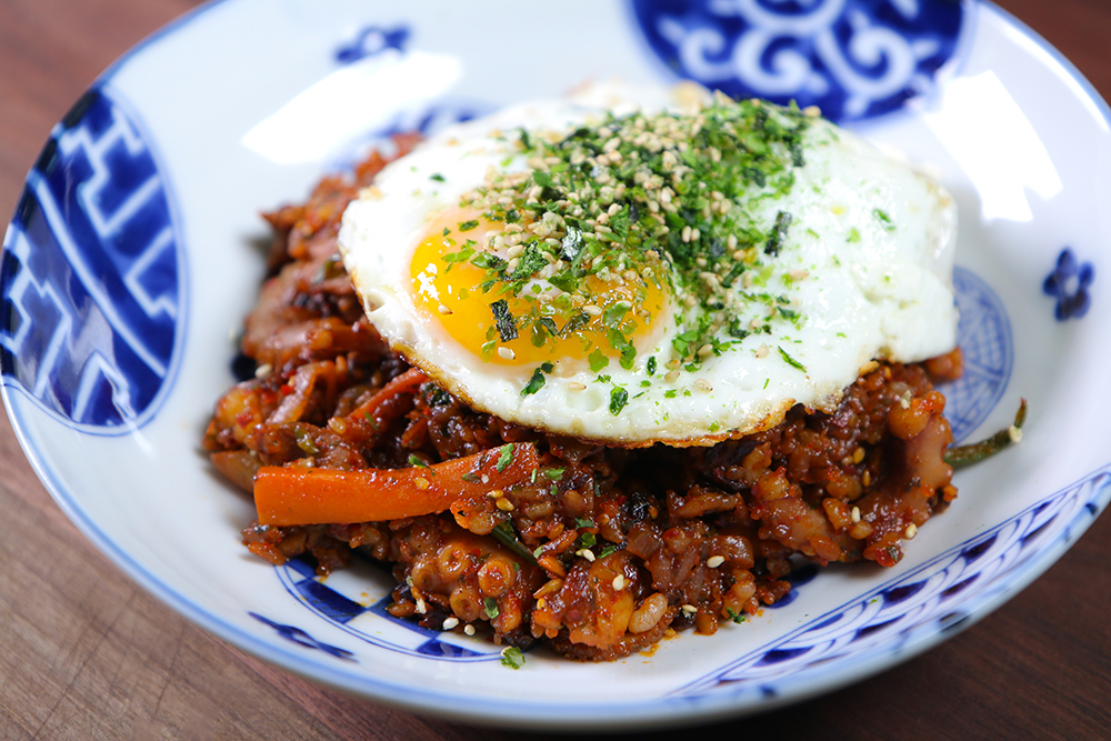 Quick Lunch for Myself with Leftovers! Nakjjii Bokkeum Bap - Seonkyoung ...